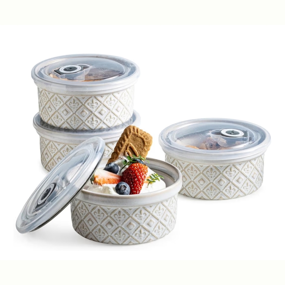 NWT 4 - 12oz Fleur De Lis Ceramic Ramekins With Lids In Off-White & Beige